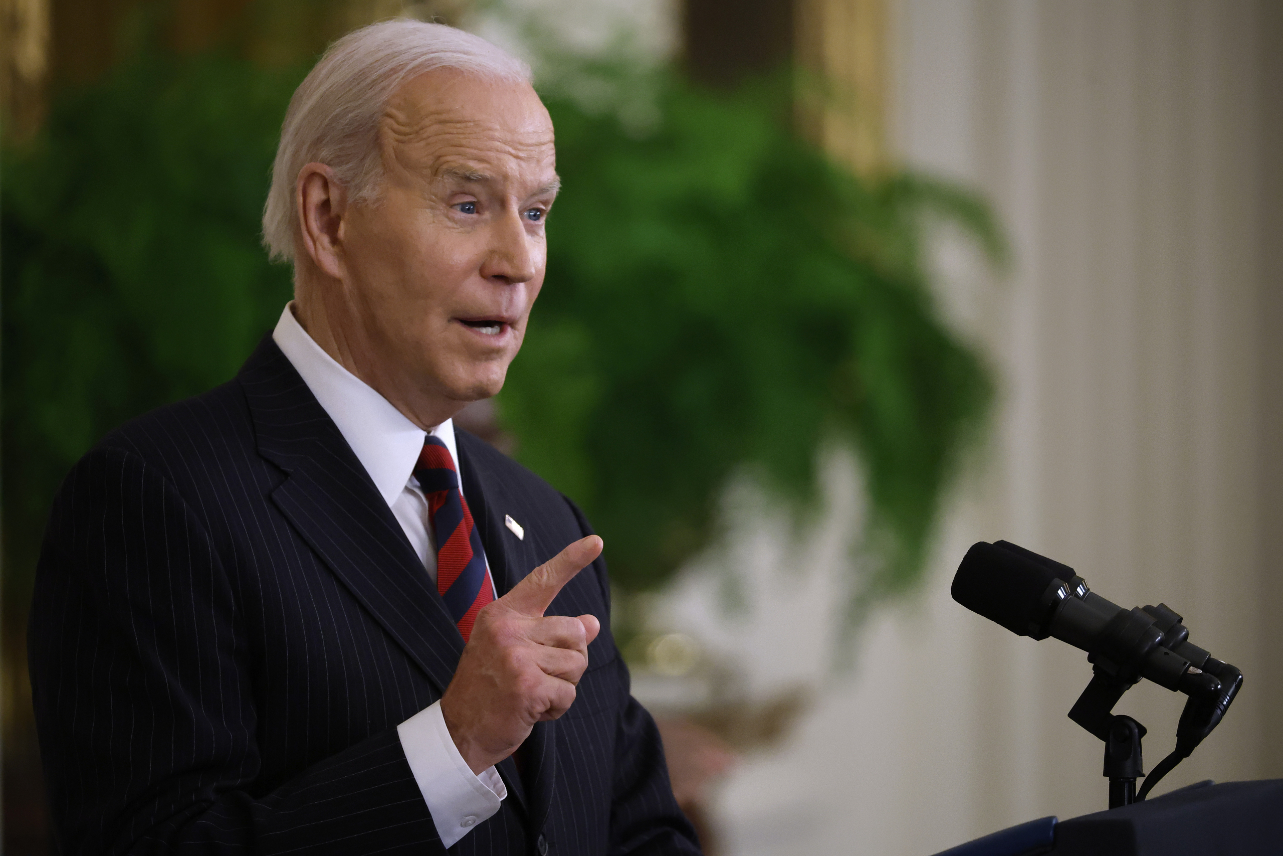Biden and Ukraine: Peacemaker or Bystander