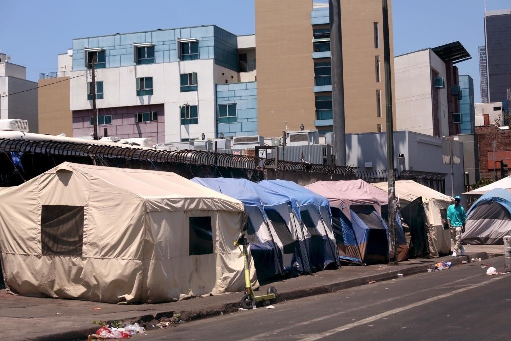 GettyImages-2159052481 homeless